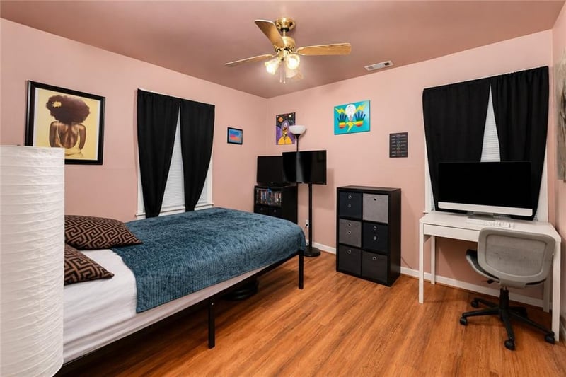 118 Carlisle St, Sugar Creek, MO 64054