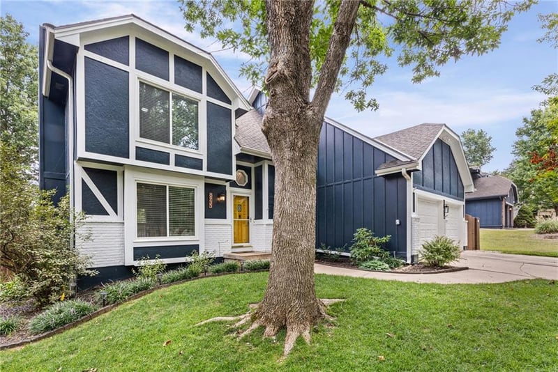 8933 Woodstone St, Lenexa, KS 66219