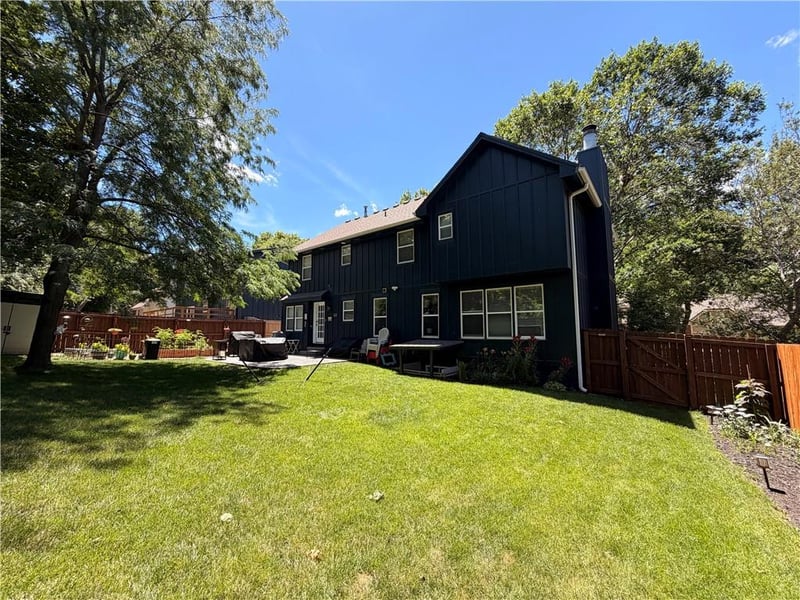8933 Woodstone St, Lenexa, KS 66219