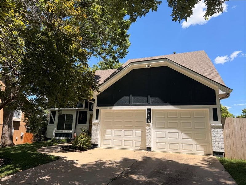 8933 Woodstone St, Lenexa, KS 66219