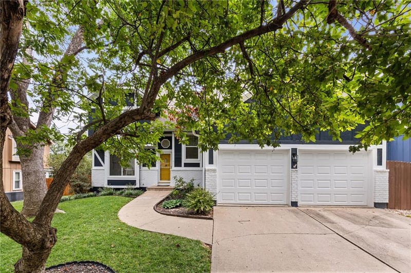 8933 Woodstone St, Lenexa, KS 66219
