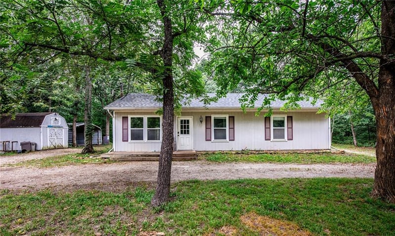 22 Turner Ln, Lacygne, KS 66040