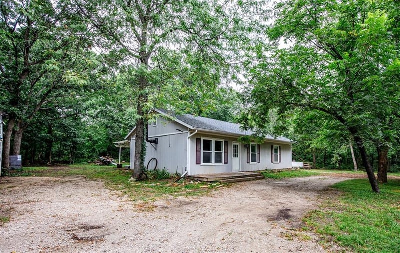 22 Turner Ln, Lacygne, KS 66040