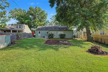 606 NE 43rd Ter, Kansas City, MO 64116