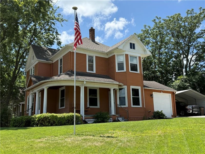619 10th St, Atchison, KS 66002