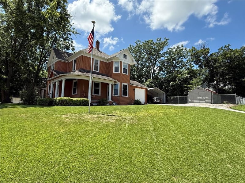 619 10th St, Atchison, KS 66002
