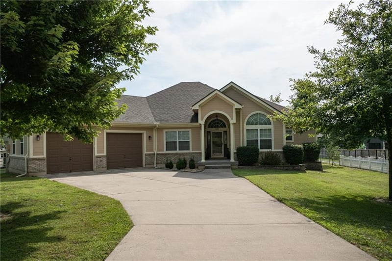 909 Ann St, Independence, MO 64056