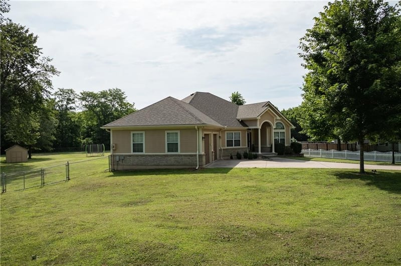 909 Ann St, Independence, MO 64056