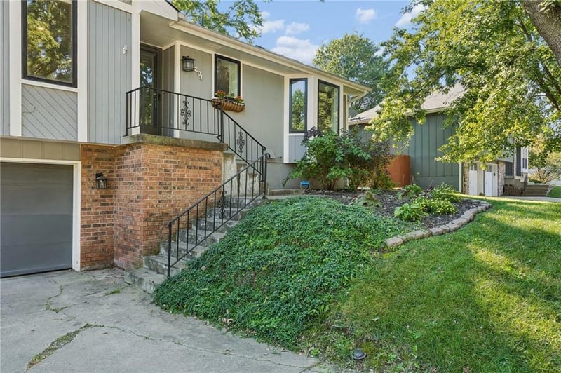 1201 Bristol Way, Liberty, MO 64068
