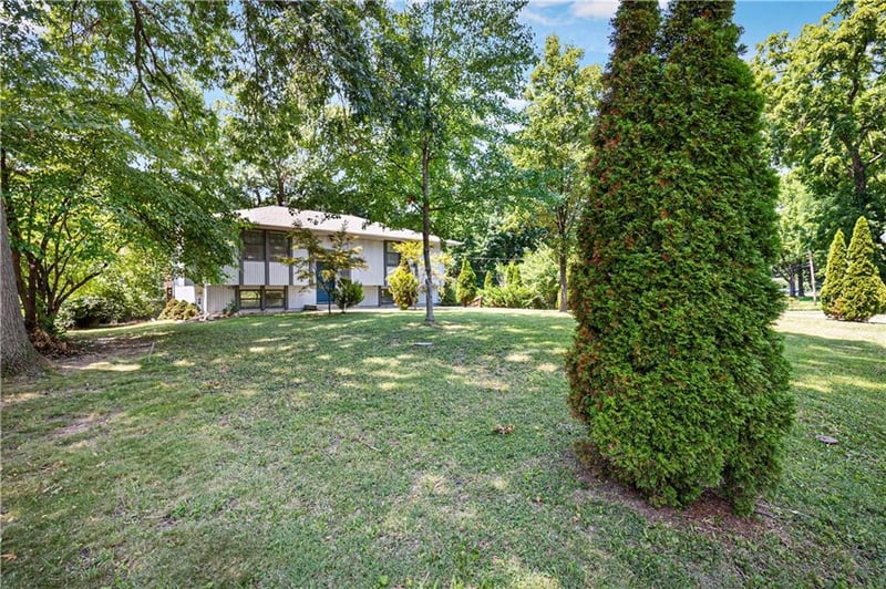 4916 Davidson Rd, Kansas City, MO 64118