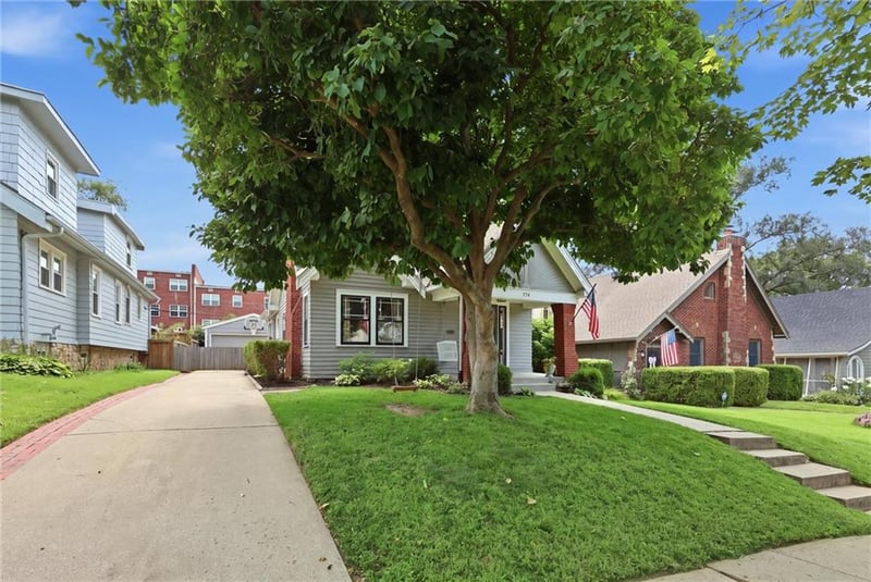 315 70th Ter, Kansas City, MO 64113