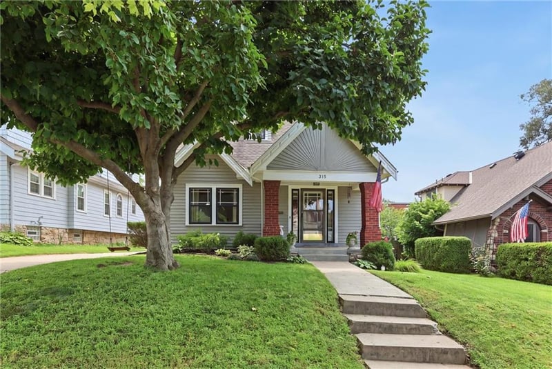 315 70th Ter, Kansas City, MO 64113