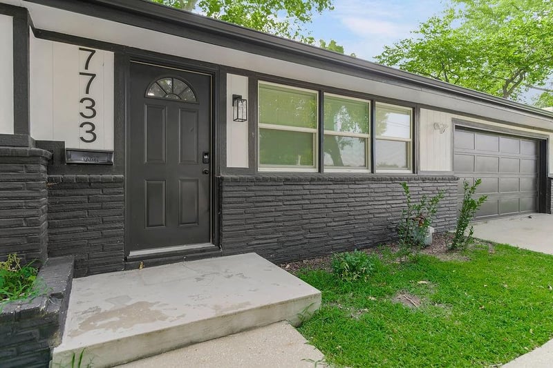 7733 Mission Rd, Prairie Village, KS 66208