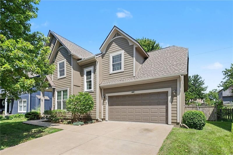 14747 Symphony Dr, Olathe, KS 66062