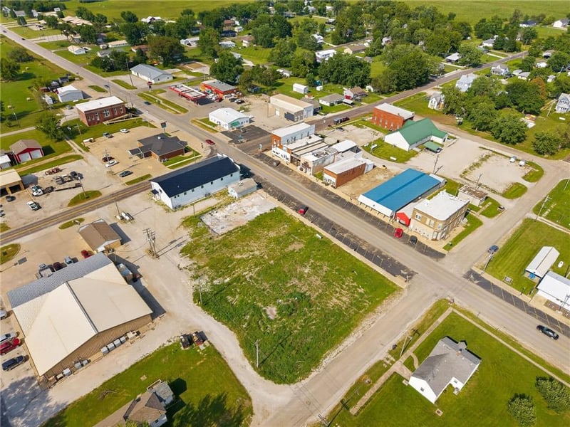 407-419 Main St, Polo, MO 64671