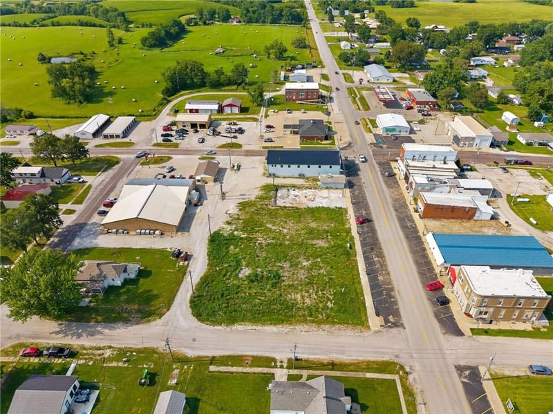 407-419 Main St, Polo, MO 64671