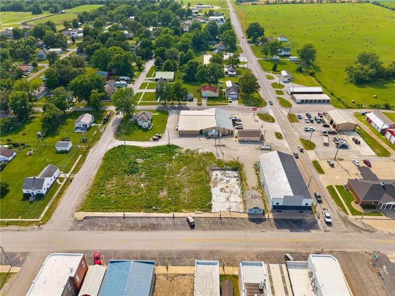 407-419 Main St, Polo, MO 64671