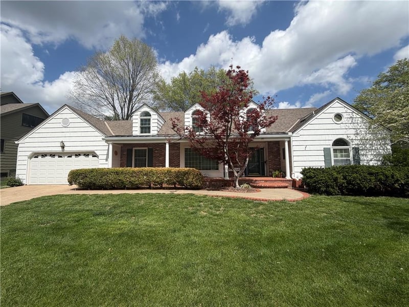 8137 Rosewood Dr, Prairie Village, KS 66208