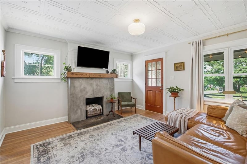 4947 Woodland Ave, Kansas City, MO 64110