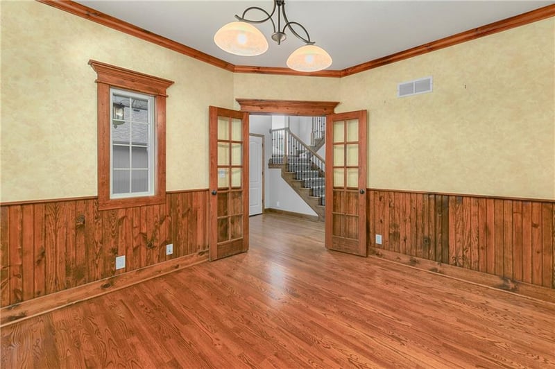 1007 Burr Oak Ln, Grain Valley, MO 64029