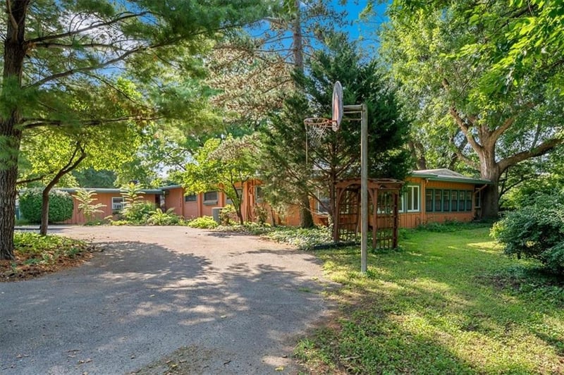8700 Lamar St, Overland Park, KS 66207