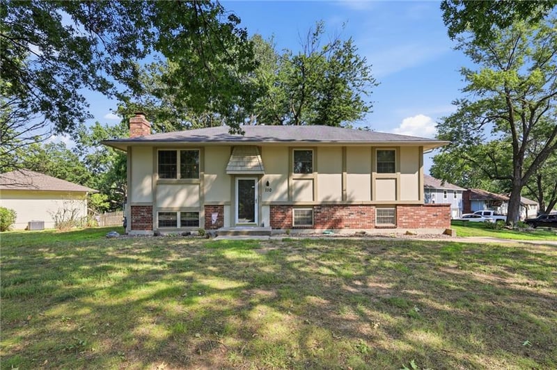 110 Rockwood St, Blue Springs, MO 64014