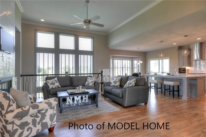 4728 Clubhouse Dr, Basehor, KS 66007