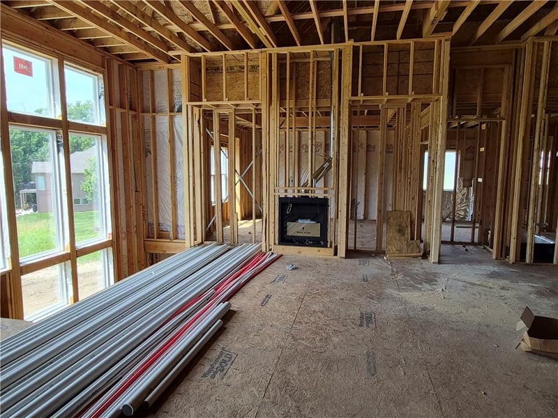 4728 Clubhouse Dr, Basehor, KS 66007