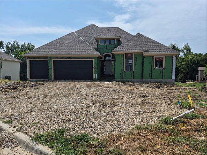 4728 Clubhouse Dr, Basehor, KS 66007