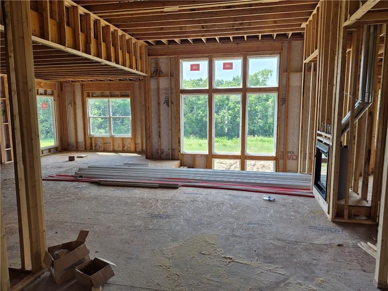 4728 Clubhouse Dr, Basehor, KS 66007