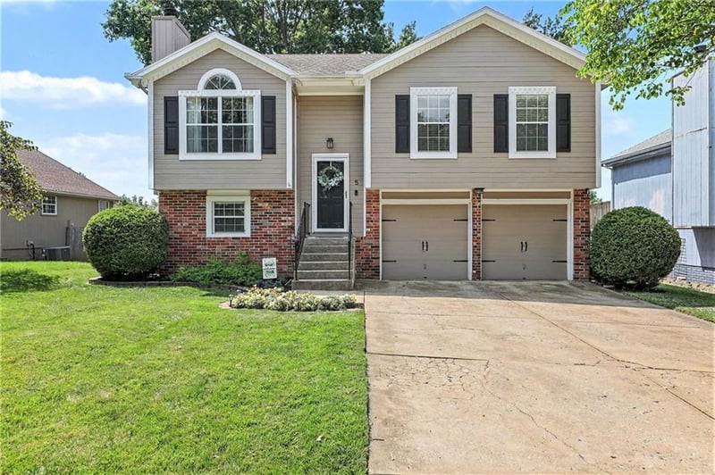 5 111th Ter, Kansas City, MO 64155