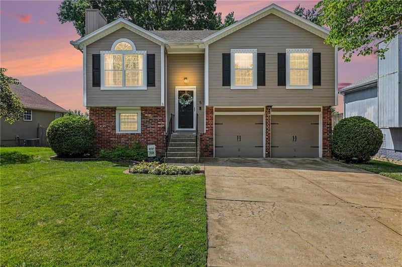 5 111th Ter, Kansas City, MO 64155