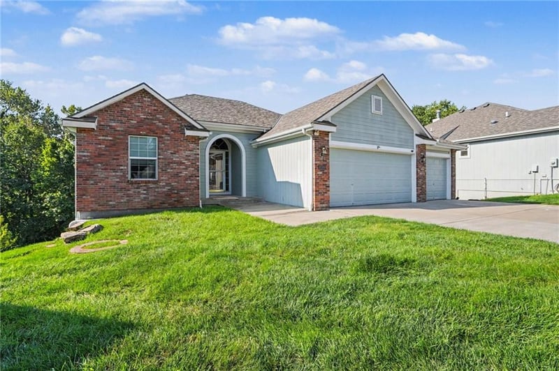 4805 NE 73rd St, Kansas City, MO 64119