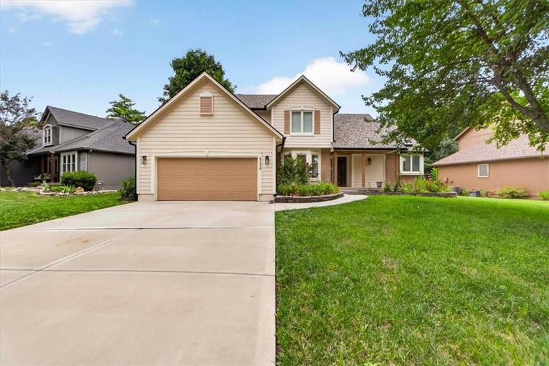 4132 Leeward Dr, Lee's Summit, MO 64082