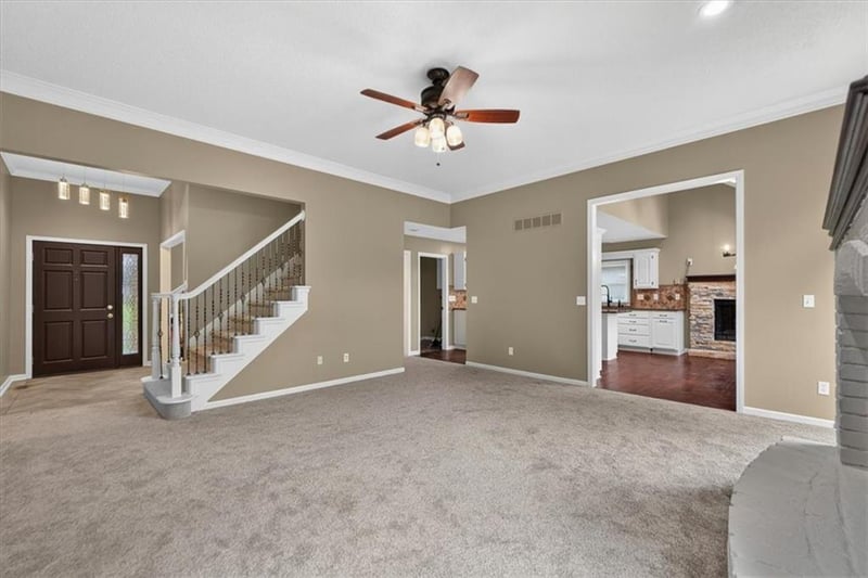 4132 Leeward Dr, Lee's Summit, MO 64082