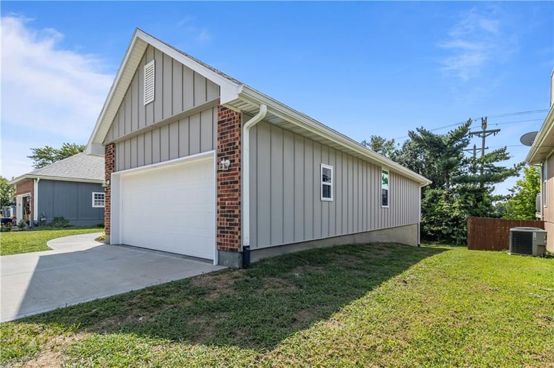 908 Coventry Ct, Warrensburg, MO 64093