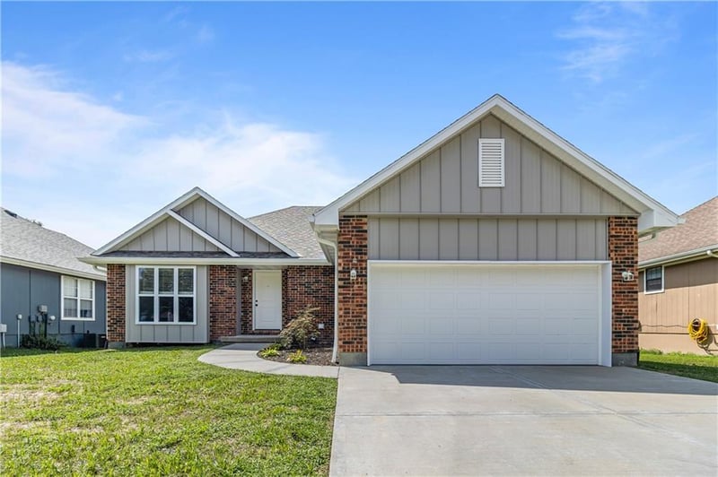 908 Coventry Ct, Warrensburg, MO 64093