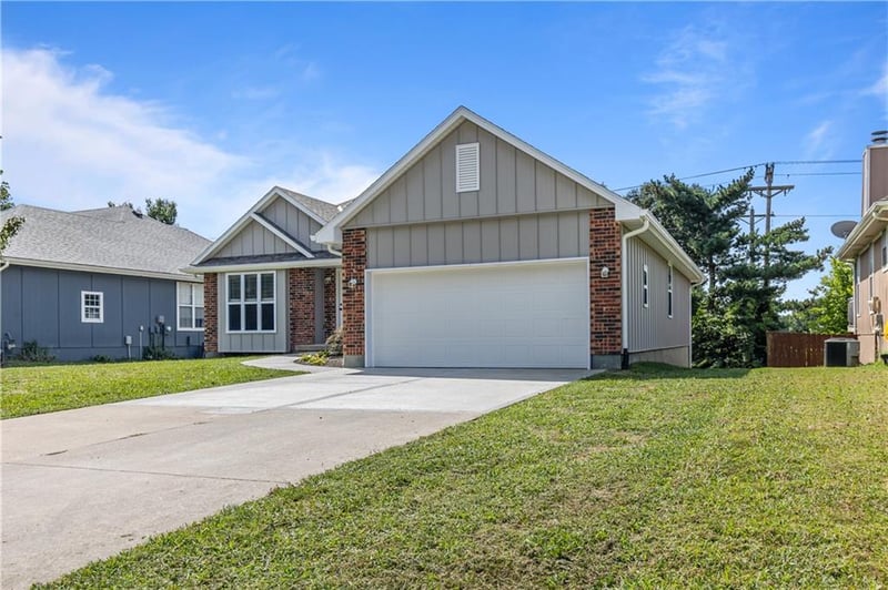908 Coventry Ct, Warrensburg, MO 64093