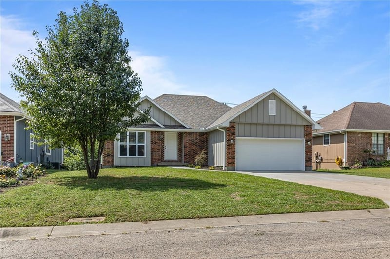908 Coventry Ct, Warrensburg, MO 64093