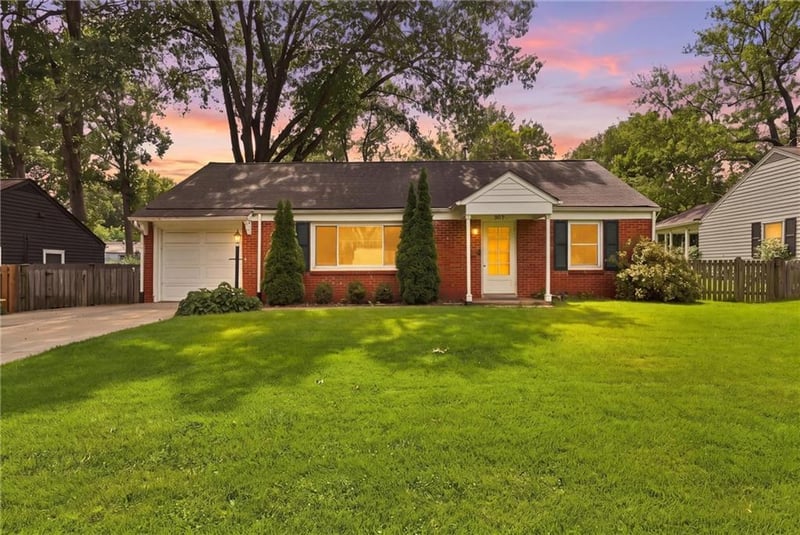 2613 W 79th St, Prairie Village, KS 66208