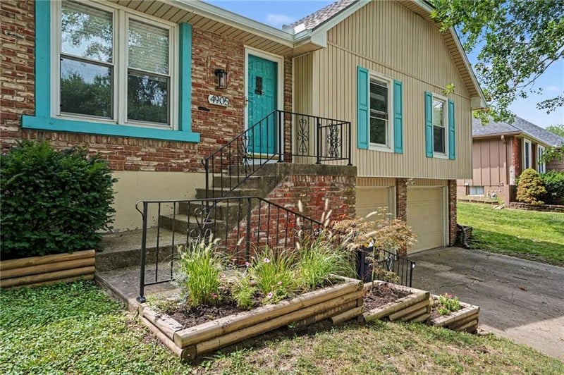 4905 NW 67th St, Kansas City, MO 64151