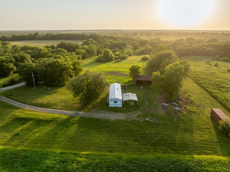 Famuliner Rd, Garden City, MO 64747