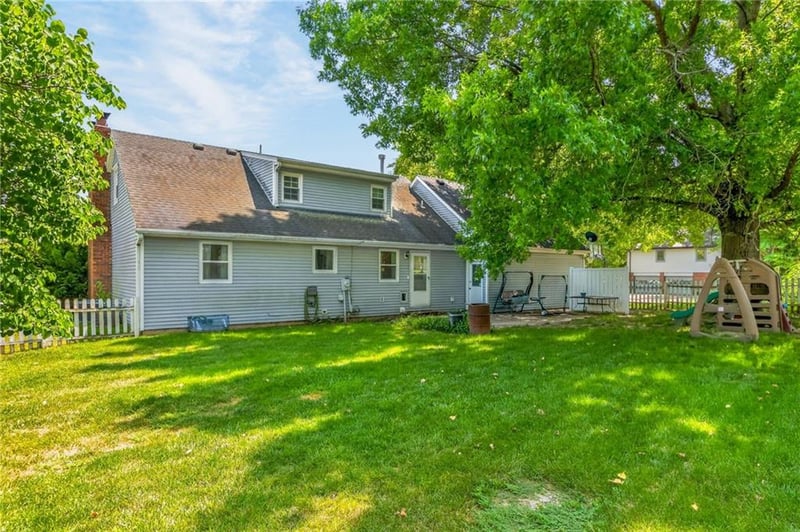 602 Greenbriar Ter, St Joseph, MO 64506