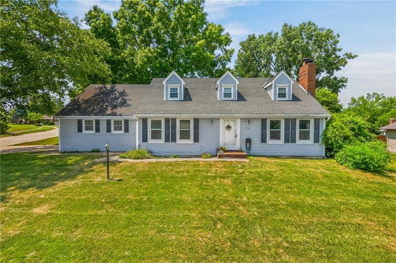 602 Greenbriar Ter, St Joseph, MO 64506
