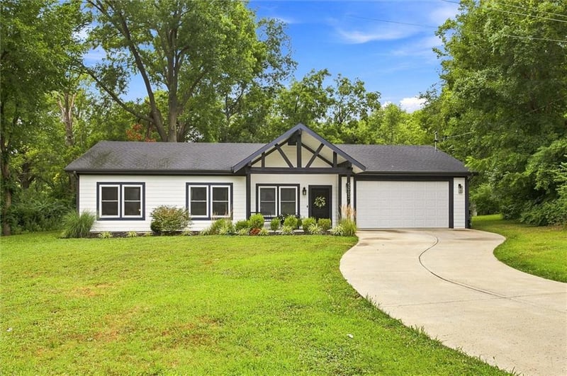 5005 Welborn Ln, Kansas City, KS 66104