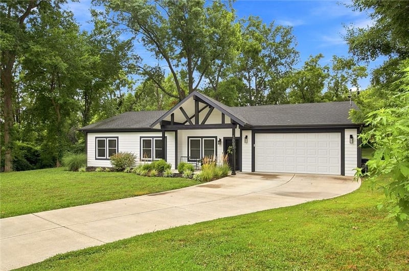 5005 Welborn Ln, Kansas City, KS 66104
