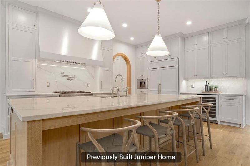 7412 Village Dr, Prairie Village, KS 66208