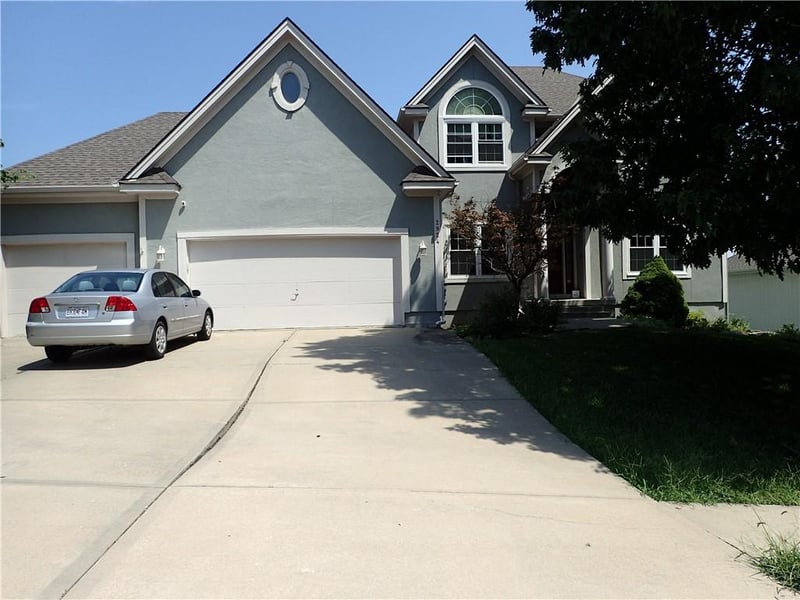 2924 Silverspur Rd, Lee's Summit, MO 64081