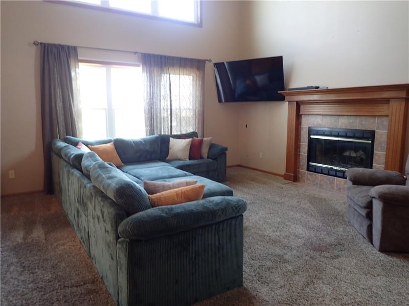 2924 Silverspur Rd, Lee's Summit, MO 64081