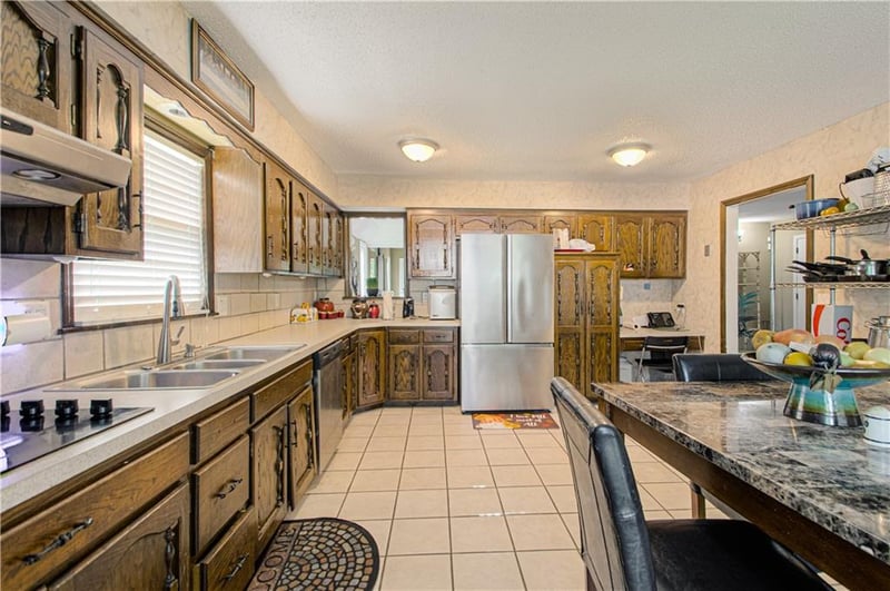 9803 Colony Pl, Kansas City, MO 64131